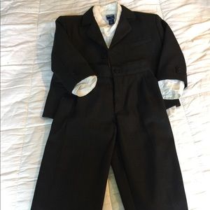 Boys suit, size 4t